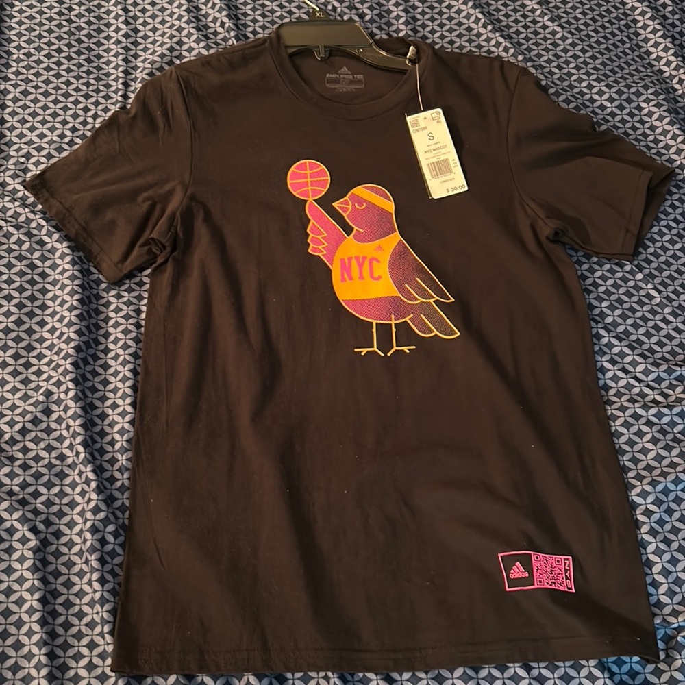 Adidas nyc mascot t-shirt sz small